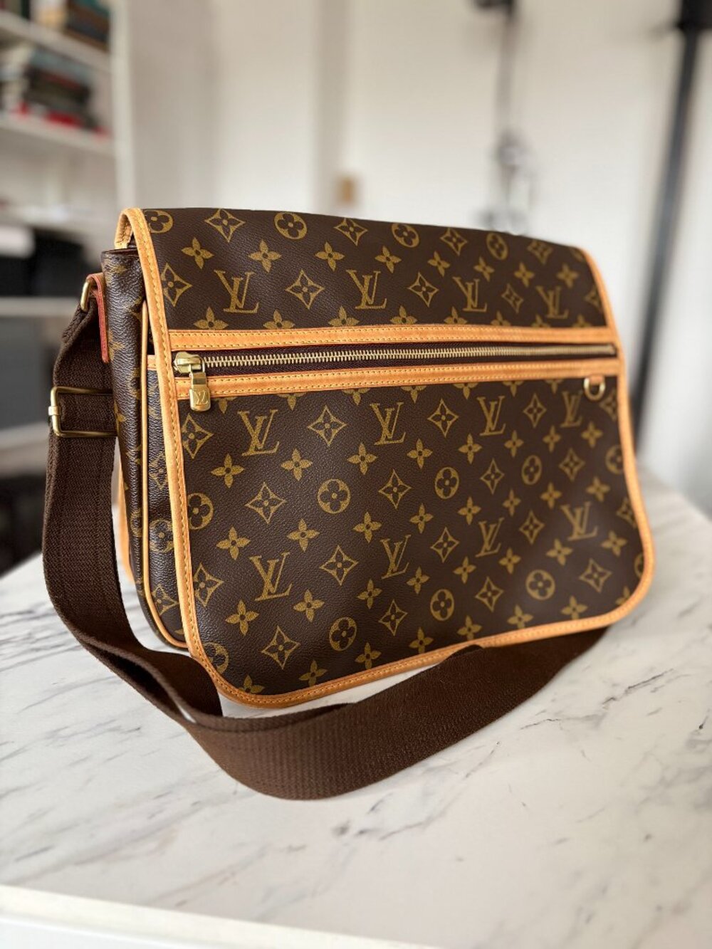 Pristine condition> Louis Vuitton Monogram Bosphore Messenger